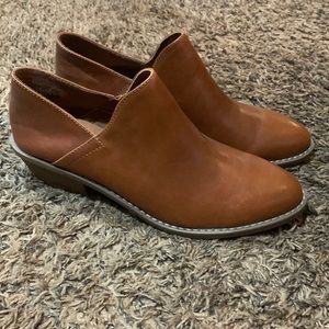 NWOT Tan Universal Thread shoes
